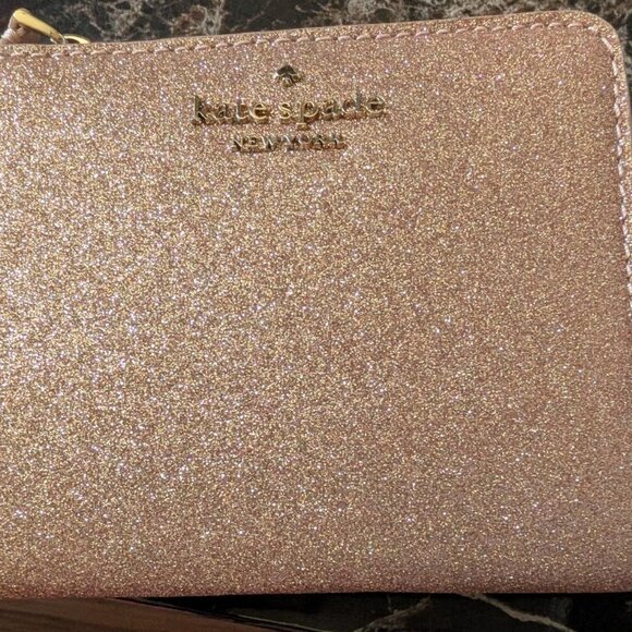 KATE SPADE JOELEY ROSE GOLD METALLIC COMPACT SAFFIANO LEATHER ZIP WALLET - Picture 1 of 7